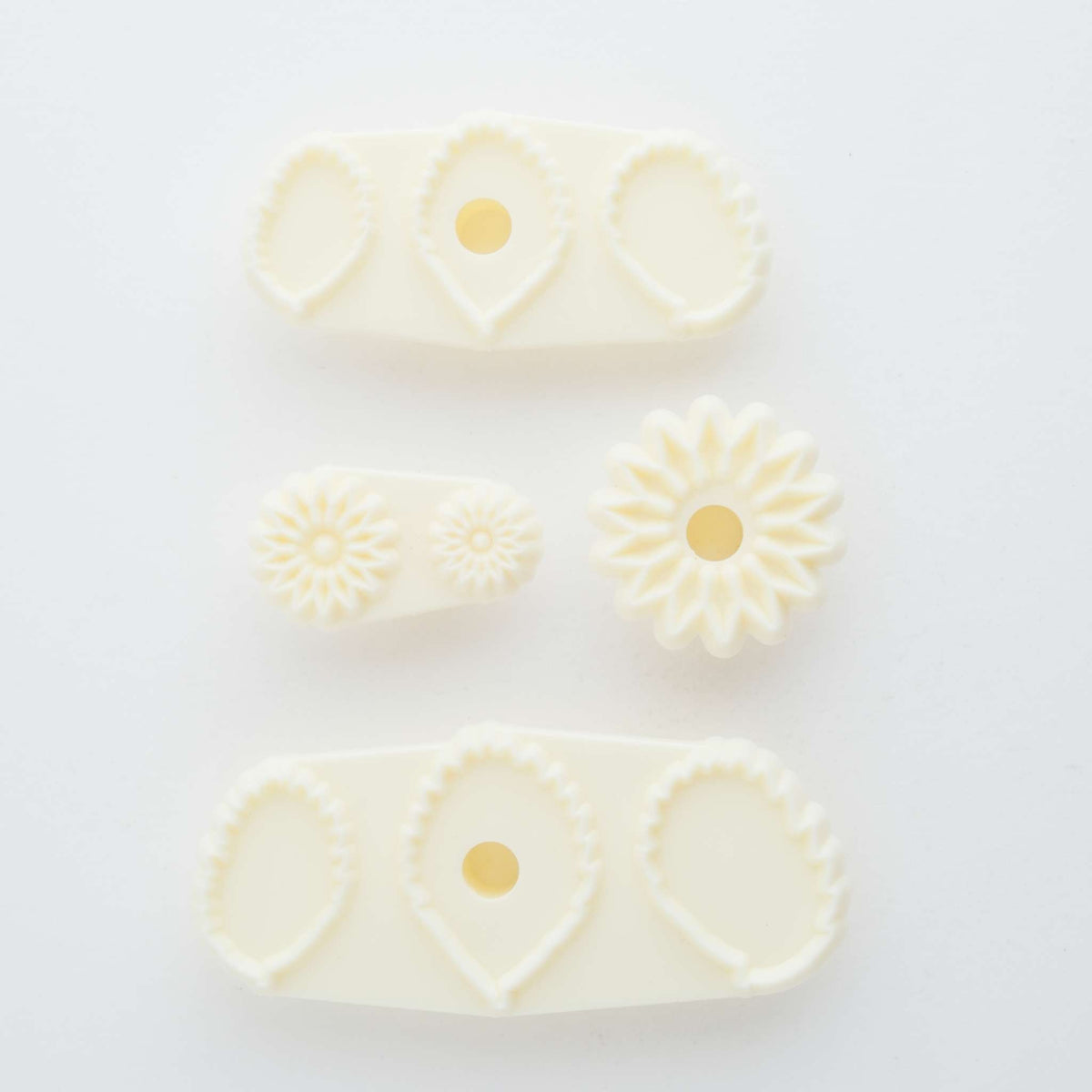 Strawberry Leaves & Calyxes Cutters (Set Of 4)