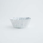Caissettes à cupcakes doublées de feuille d'aluminium - Pois argentés Pk/30