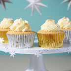 Weihnachtliche folienbeschichtete Cupcake-Förmchen - Goldene Sterne (60 Stück)