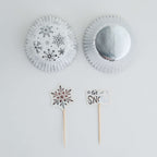 Weihnachtliche Bakförmchen & Cupcake Dekorationensset - Lass es Schneien (24er-Set)