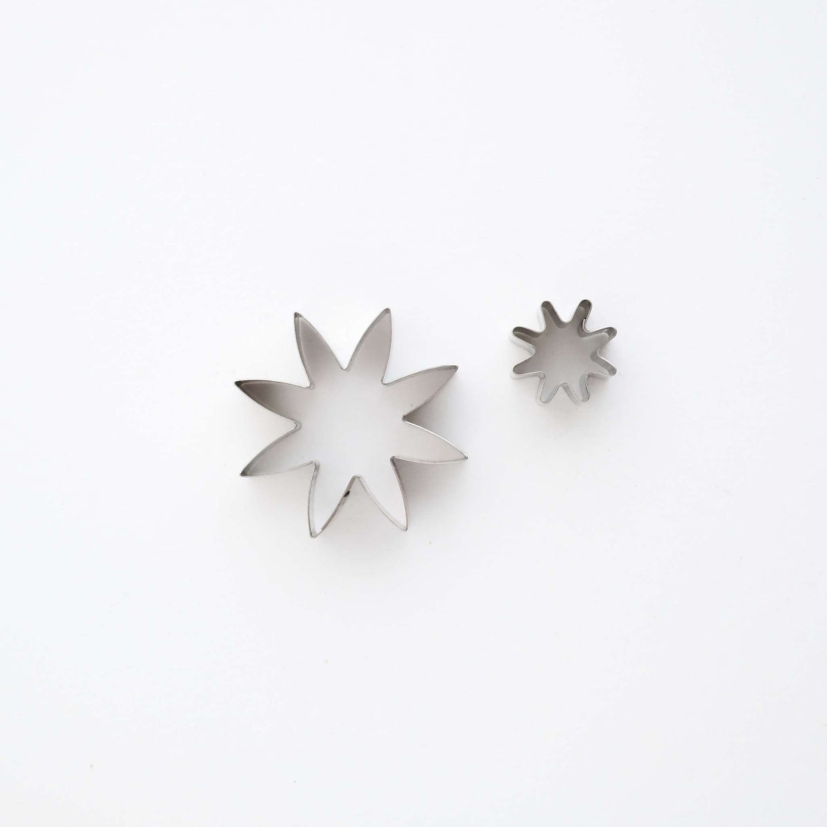 Small Daisy Fondant Cutters Set Of 2