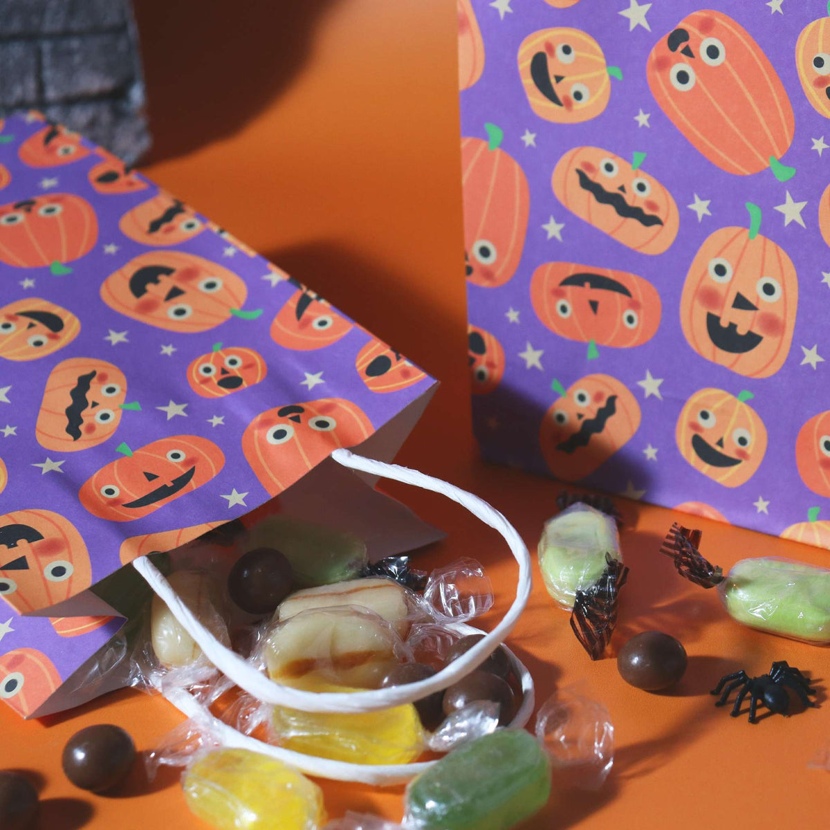 Halloween 4 Papieren Traktatiezakjes - Pompoenfeest