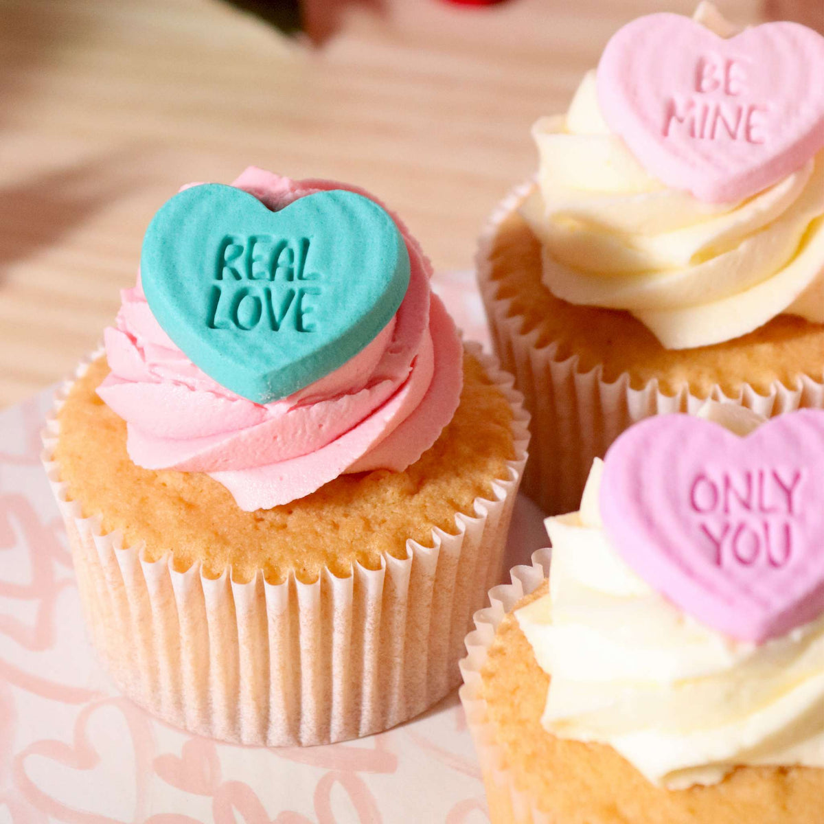 Valentijns Eetbare Suikerdecoraties - Harten met Teksten (12 stuks)